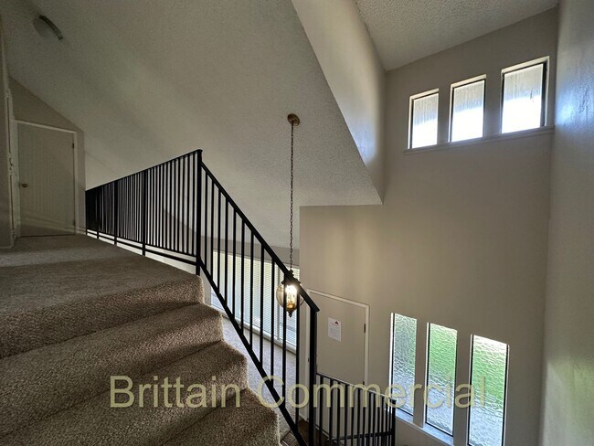 Building Photo - 6531 Lake Park Dr