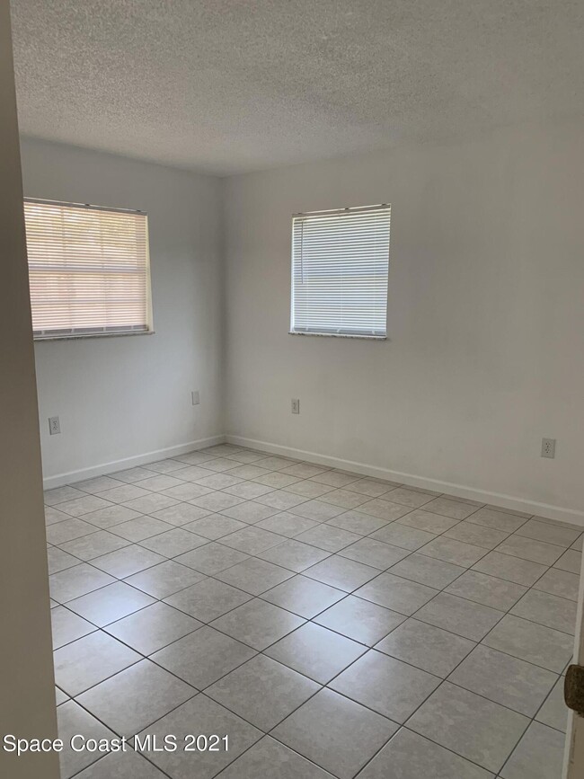 Building Photo - 741 Venus Dr