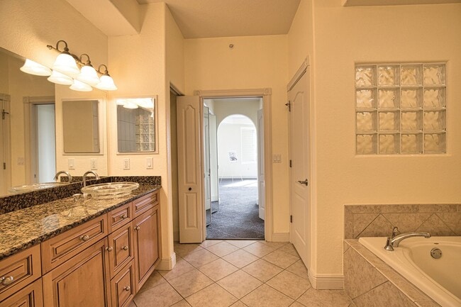 Building Photo - Annual Unfurnished 2 Bedroom 2 Bathroom with a Flex Room in The Waterfront on Venice Island!