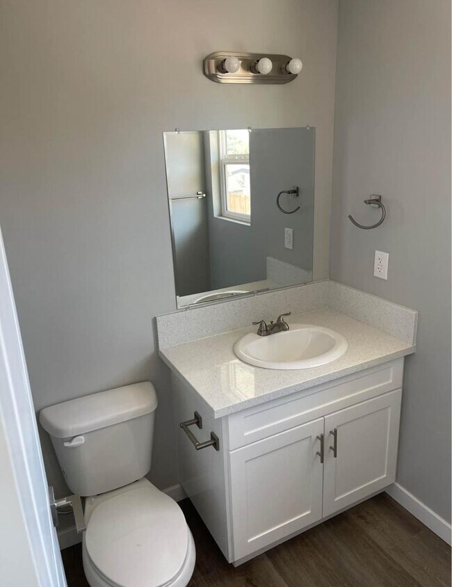 Building Photo - 3 bedrooms townhome in National City
