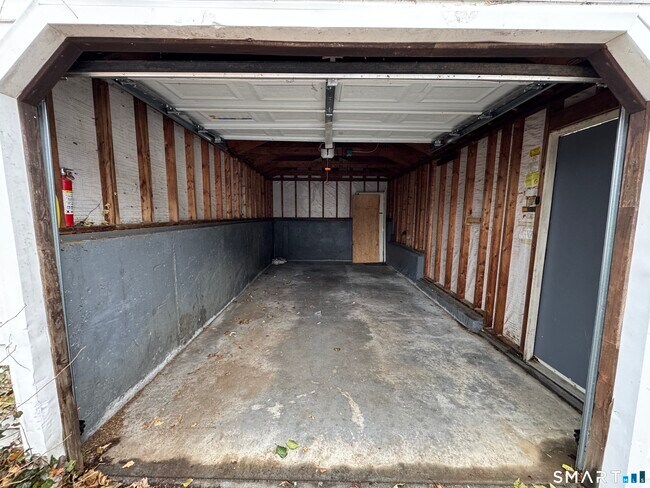 Building Photo - 56 Sidney St