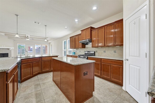 Building Photo - 23023 Verona Vista Dr