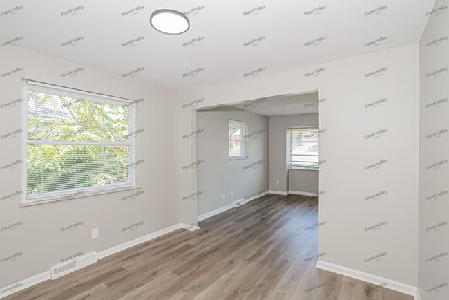 Building Photo - 6585 Daly Rd