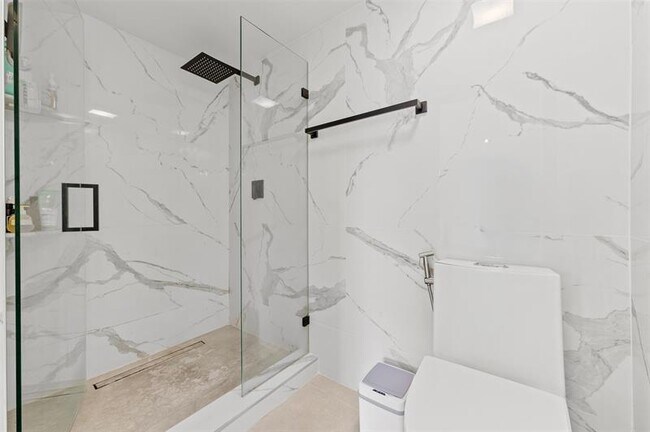 Building Photo - 6061 Balboa Cir