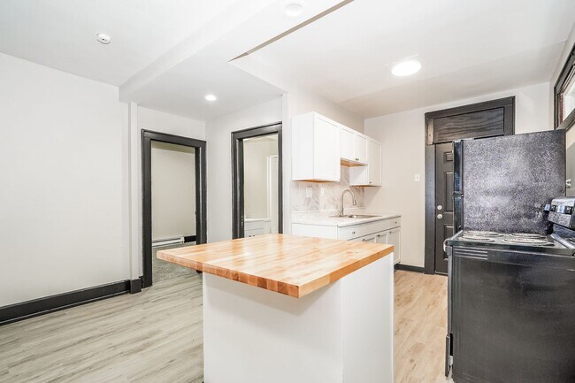 Building Photo - 98-100 N Hague Ave