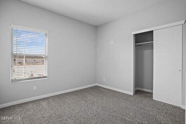 Building Photo - 11492 Summer Dr