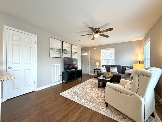 Building Photo - 925 Woody Hills Dr