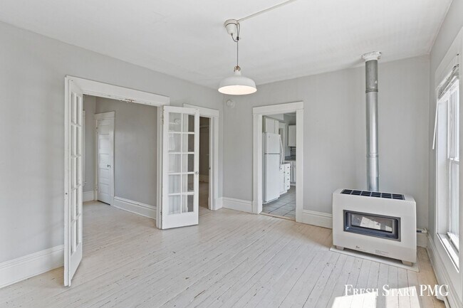 Building Photo - 820-822 Watson St SW
