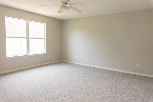 Building Photo - 465 Jillian Dr