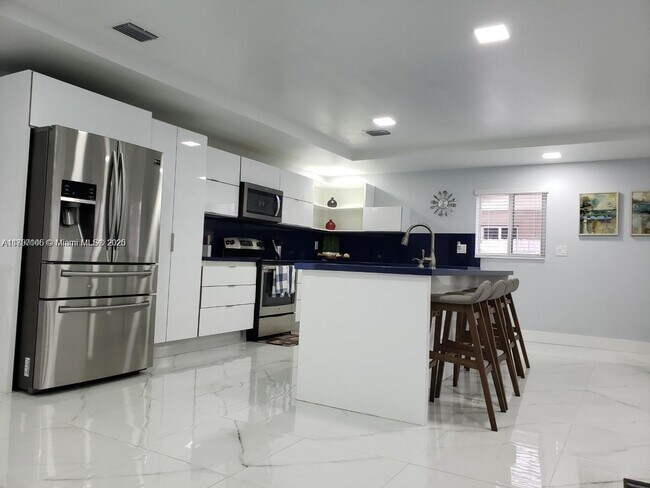 Building Photo - 5124 SW 128th Ave
