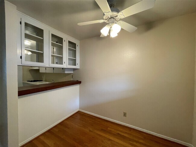 Building Photo - 3420 Mt Vernon St
