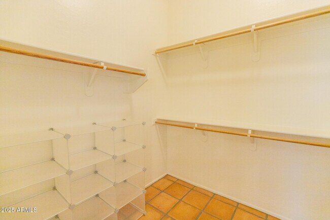 Building Photo - 770 W Aloe Pl