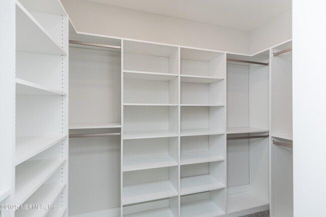 Building Photo - 93 Curved Bay Trl