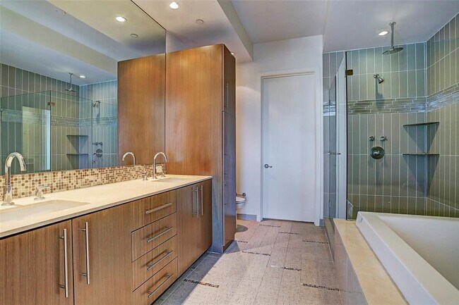 Building Photo - 1600 Post Oak Blvd