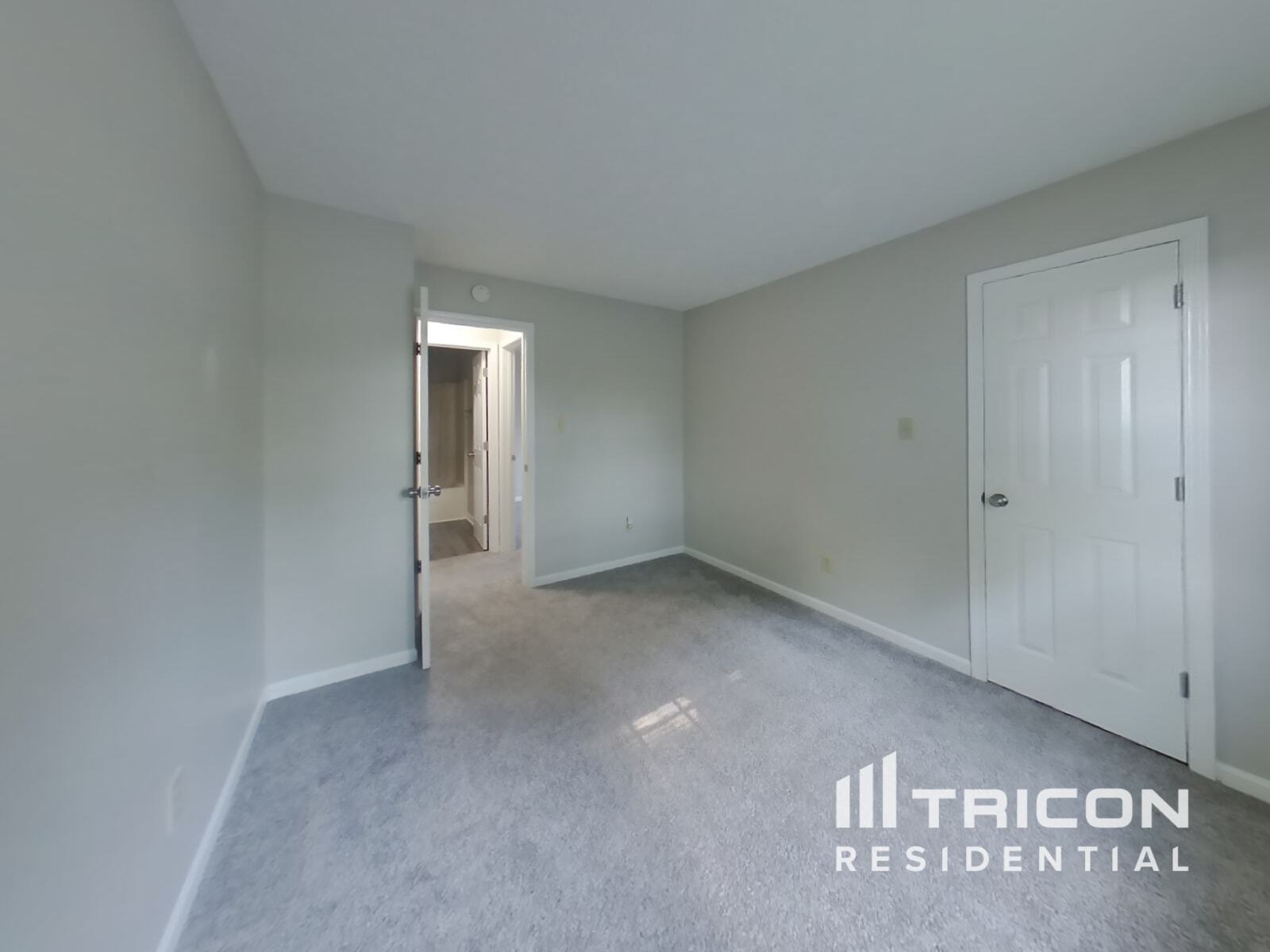 Building Photo - 5755 Rosemont Dr