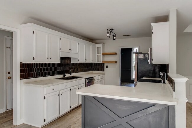 Building Photo - 402 Plantation Pointe Dr