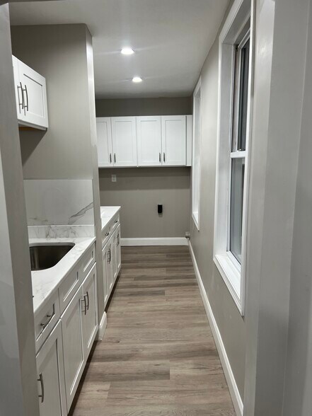 Building Photo - 49 Waverly St