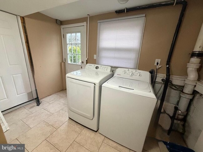 Building Photo - 14 Washington St