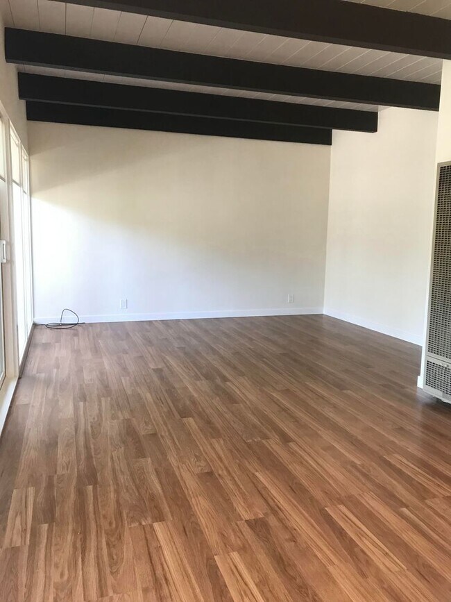Building Photo - Tranquil and Remodeled 2BR/1BA Updated Uni...