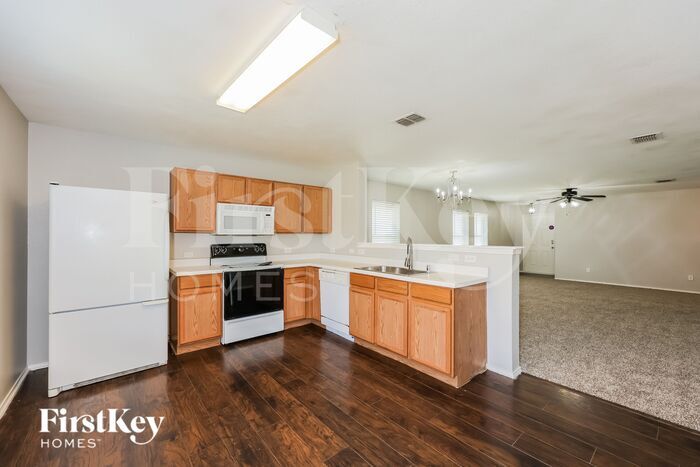 Building Photo - 6417 Meadow Way Ln