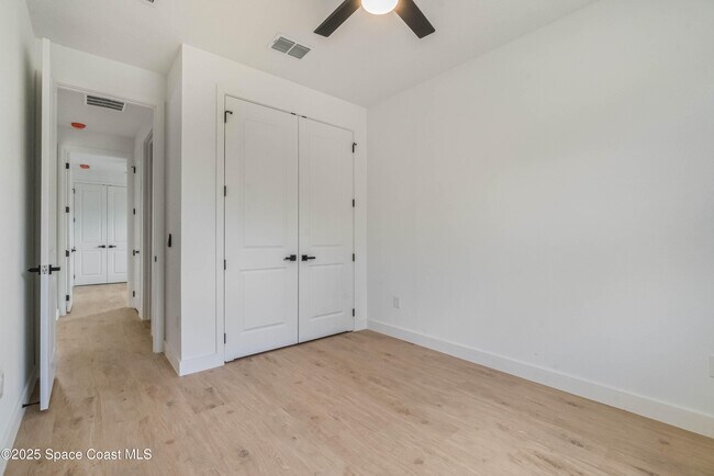 Building Photo - 521 Garbelmann St