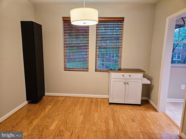 Building Photo - 1735 N Troy St