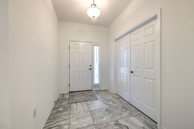 Building Photo - 13329 Sage Holw Ave