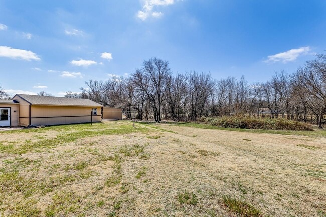 Building Photo - Beautiful Home in Kingman Available For Rent or Rent to Own located on Nearly 1 Acre!