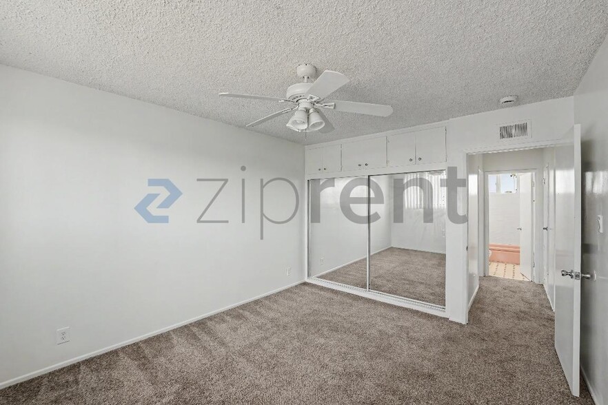 Building Photo - Unit 4