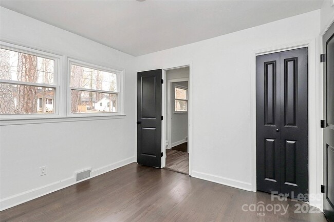 Building Photo - 5442 Kinsale Ln