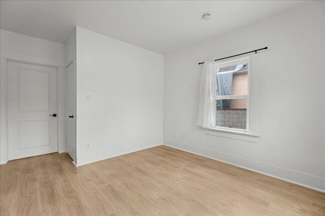 Building Photo - Fully Renovated 3 Bed 2 Bath Craftsman In ...