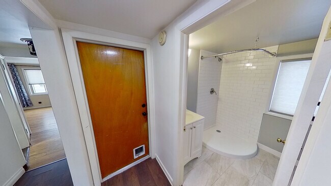 Garage entrance/Bathroom 2 - 2635 Fenton St