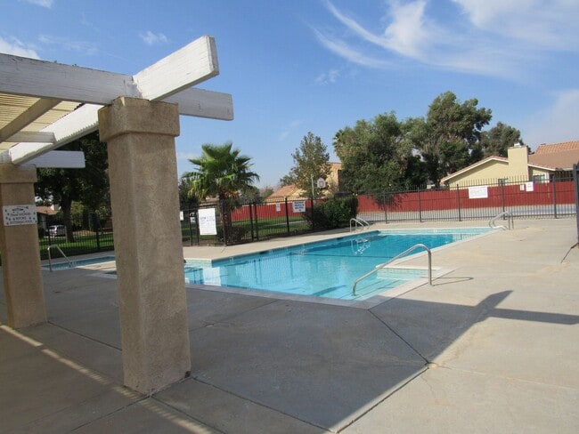 Building Photo - East Palmdale Home in Gated Community