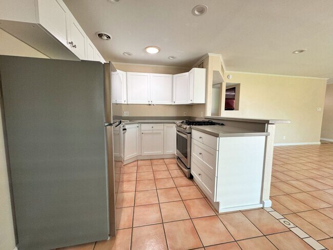 Building Photo - South Scottsdale huge corner lot 3 bedroom...