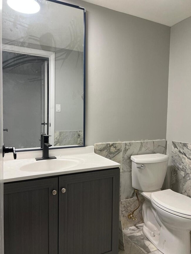 Building Photo - 5546 Carmel Dr