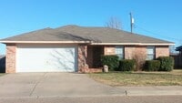 Building Photo - BRICK HOME NEAR HOSPTIAL AND CANNON ACCESS