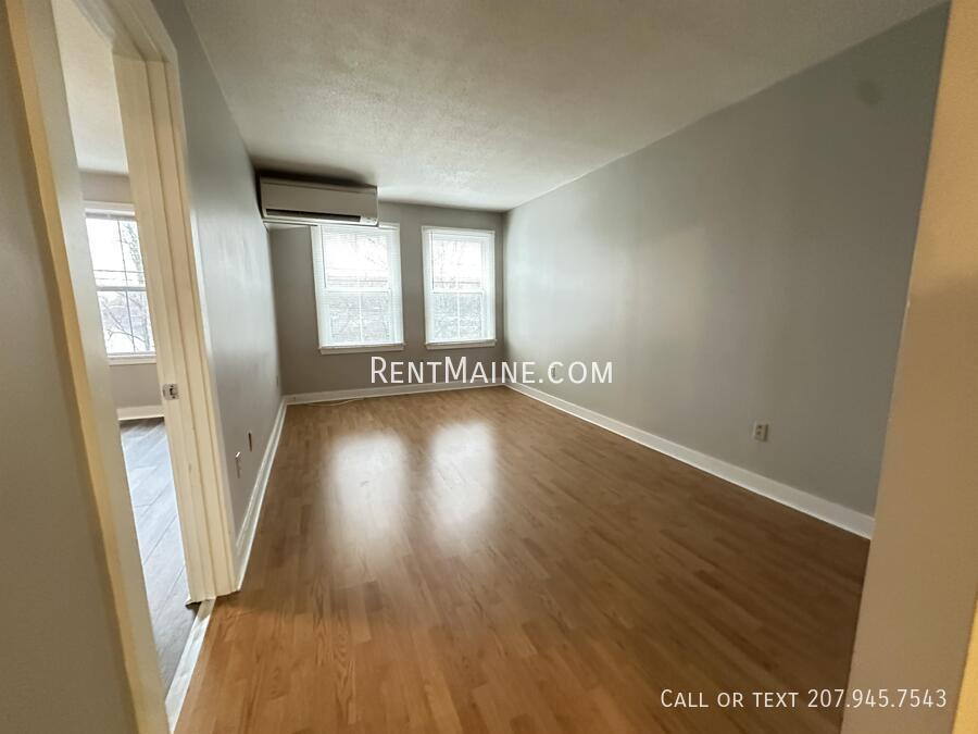 Building Photo - 119 Main St