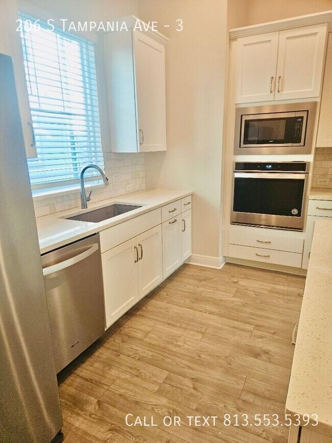 Building Photo - 206 S Tampania Ave