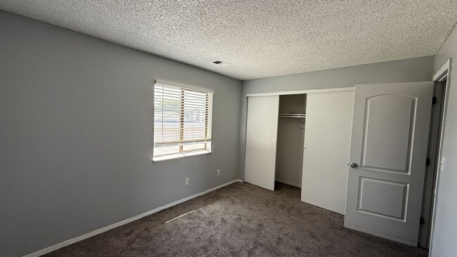 Building Photo - Spacious 2-bedroom Condo available in Aurora