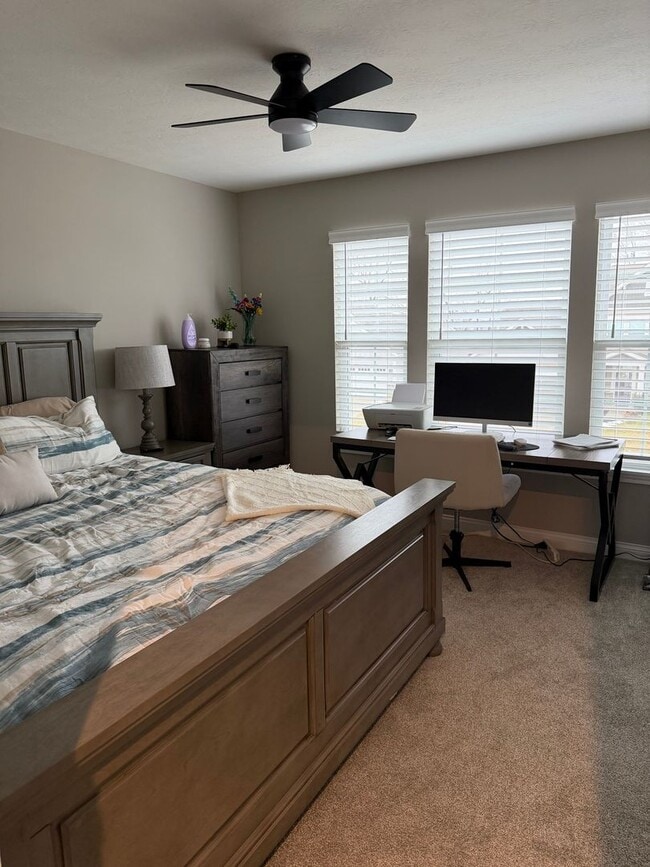 Building Photo - Spacious 4BR House in Shelbyville