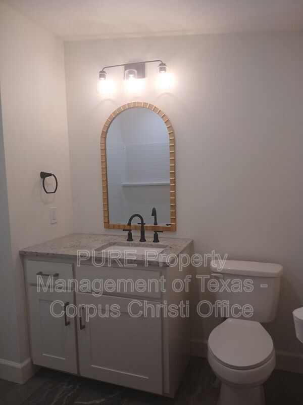 Building Photo - 730 Bradshaw Dr