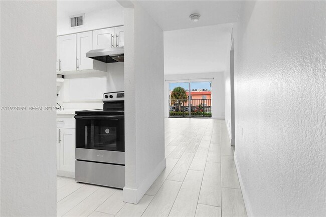 Building Photo - 5201 Geneva Ct