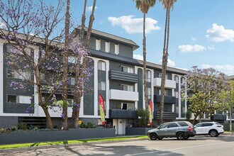 Building Photo - Victoria