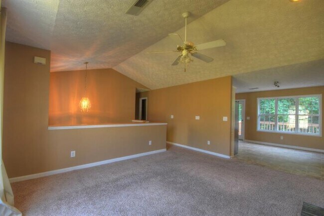 Building Photo - 1001 Pine Valley Rd