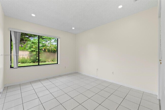 Building Photo - 11044 SW 128th Ct