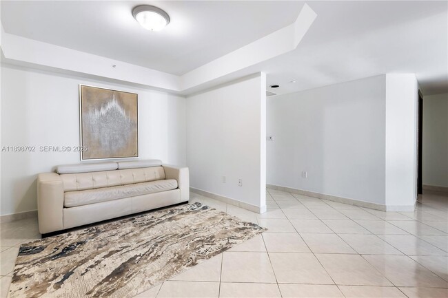 Building Photo - 16400 Collins Ave