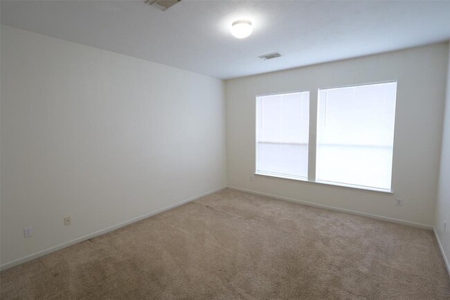 Building Photo - 3030 Sunchase Ct