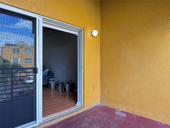 Building Photo - 9725 Fontainebleau Blvd