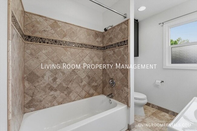 Building Photo - 6025 NE 14th Ave