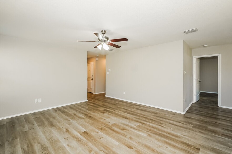 Building Photo - 1153 Skyline Dr